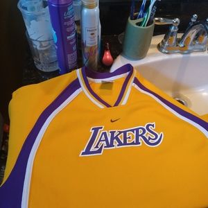 Lakers XL basketball shirt